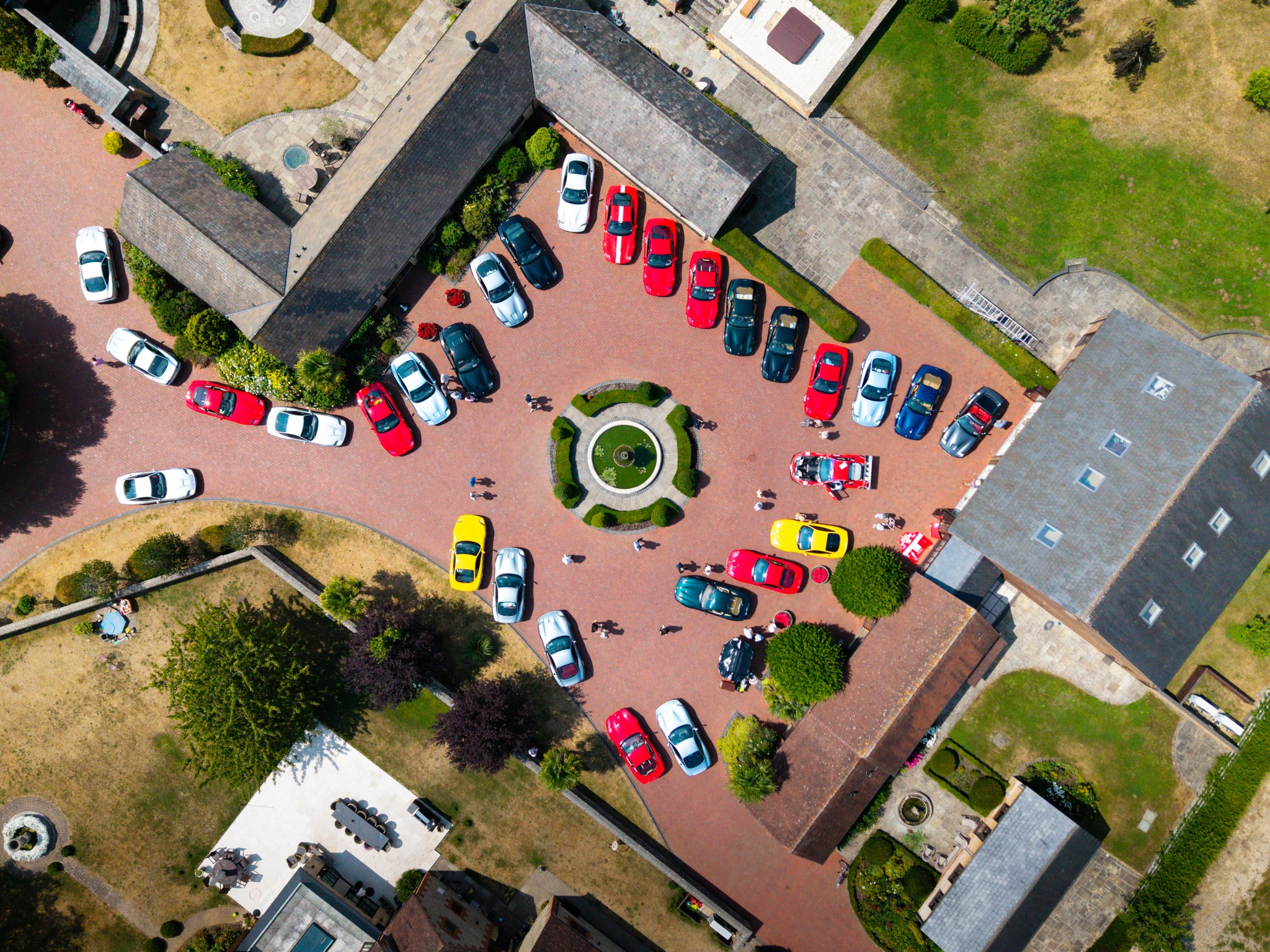 A wonderful celebration of the 30th anniversary of the 550 Maranello took place on Friday 17th July.
Owners of 550 and 575M tipos were invited to come together and had the opportunity to get up close to the endurance racing legend, the 550 Maranello GTS.
Special thanks go to the team at @girardoandcoarchive for their support with this very special event.