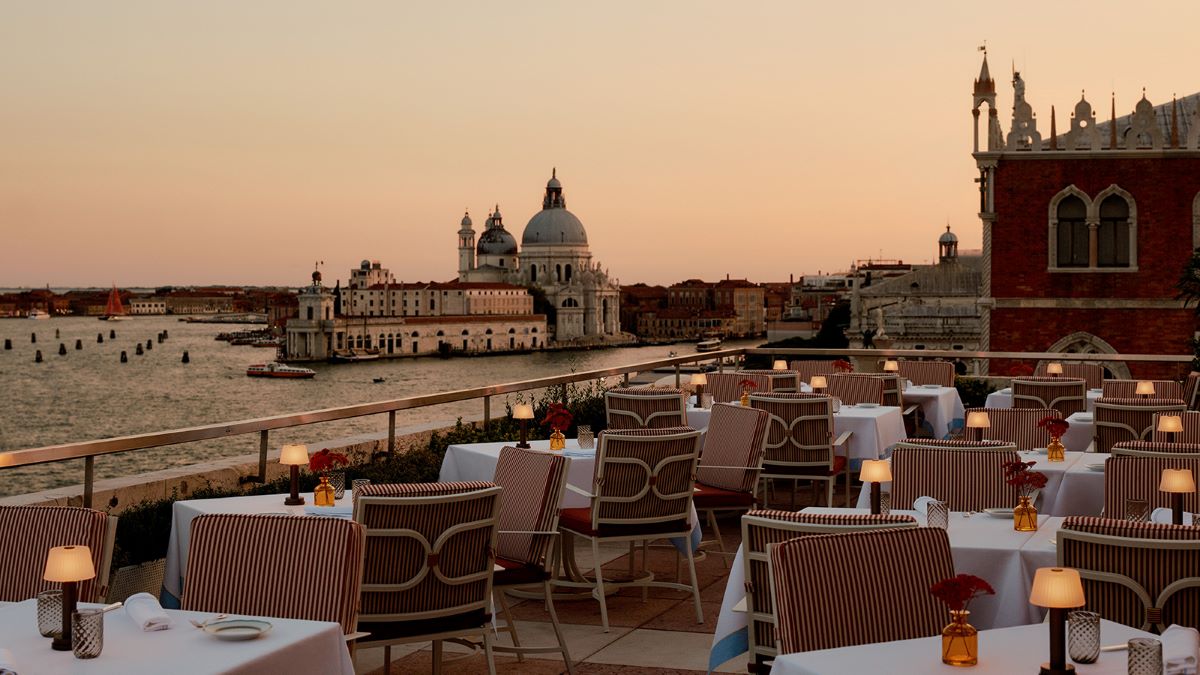 Adresse emblématique de la Sérénissime, le Danieli accueille de nouveau les voyageurs après une restauration qui conjugue patrimoine et élégance contemporaine.
https://www.infotravel.fr/destinations/venise-le-danieli-retrouve-son-eclat-avec-four-seasons/
#voyage #instavoyage #vacances #paysage #paradis #tourisme #touriste #voyageur #voyageuse #relax #vacation #paradisiaque #travel #explorer @infotravelfr @Danieli, Venezia, A Four Seasons Hotel Adresse emblématique de la Sérénissime, le Danieli accueille de nouveau les voyageurs après une restauration qui conjugue patrimoine et élégance contemporaine.
https://www.infotravel.fr/destinations/venise-le-danieli-retrouve-son-eclat-avec-four-seasons/
#voyage #instavoyage #vacances #paysage #paradis #tourisme #touriste #voyageur #voyageuse #relax #vacation #paradisiaque #travel #explorer @infotravelfr @Danieli, Venezia, A Four Seasons Hotel