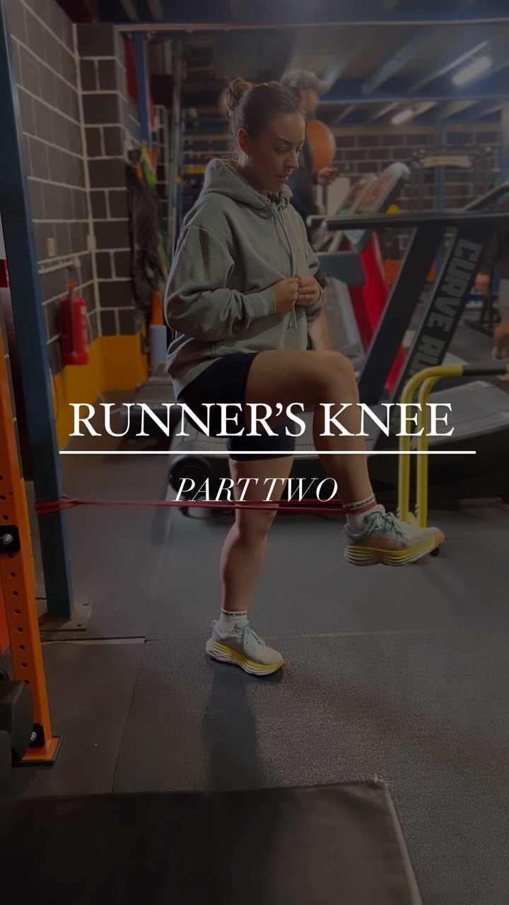 ‼️PART 2: PRESSURE THE QUAD! ‼️
A development of PART 1 where the stress is now into the quad muscles! Working all elements of your knee to prevent AND treat your knee pain during or after your runs! Top tip… keep a right angle as the knee 🙌🏼
.
If you are unsure, book an appointment with us 🏃🏽♀️
.
.
.
#hdsportstherapy #runningmotivation #runninglife #runninginjury #selbysportsmassage #selbyphysio #selbygymuk