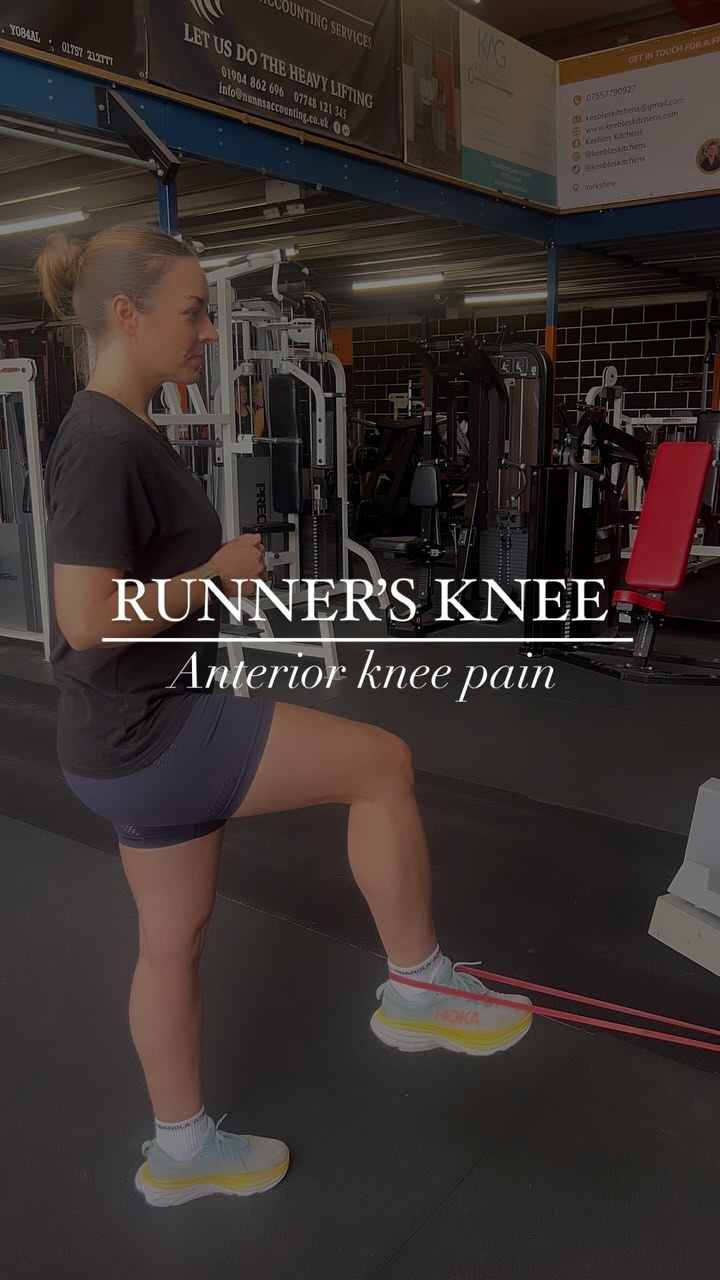 ‼️PART 1: STRESS THAT TENDON! ‼️
A super easy exercise that will help strengthen your patella tendon, knee ligaments, hamstring muscles, hip flexors… basically stress’ all elements of your knee to prevent AND treat your knee pain during or after your runs. And trust us, this exercise is harder than it looks!
.
If you are unsure, book an appointment with us 🏃🏽♀️
.
.
.
#hdsportstherapy #runningmotivation #runninglife #runninginjury #selbysportsmassage #selbyphysio #selbygymuk