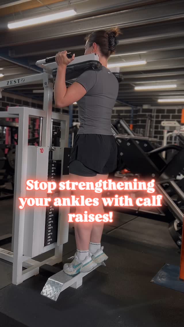I could go on all day about this one!
Ankle strengthening does not only involve calf raises! And certainly not with an excessive heel drop!
Lets be creative and develop all elements of ankle strength from, proprioception, muscle strength, lateral movement, posterior chain development, acceleration work, power and agility, foot posture, gait… we could go on!
.
See how sports therapy can help you improve your ankle pain and injuries 💙
