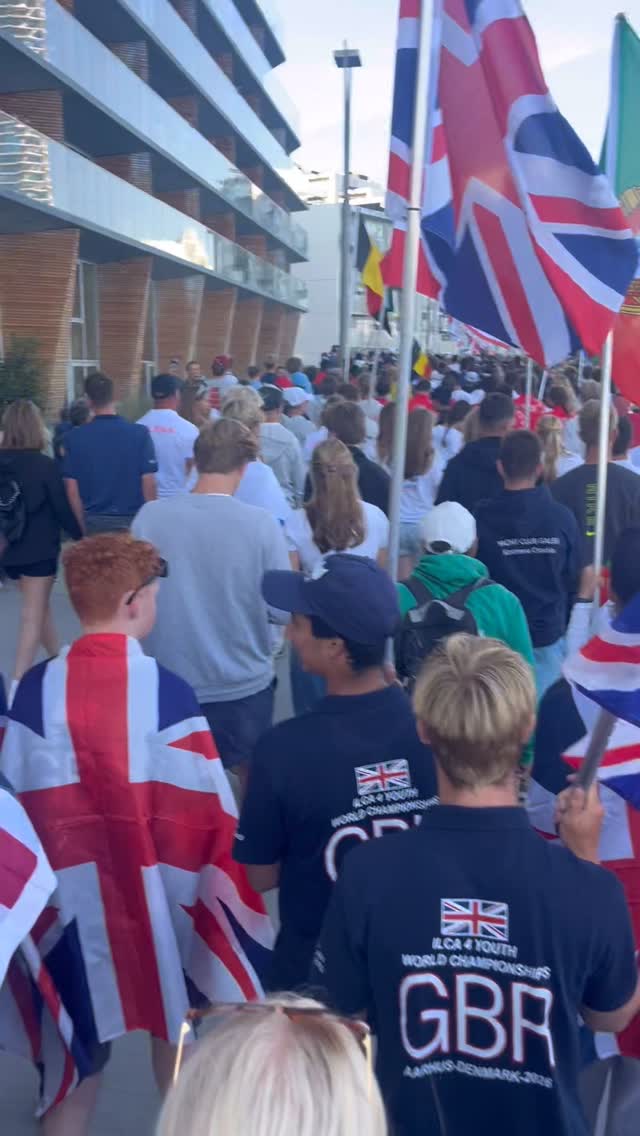 ILCA 4 Youth Worlds Opening Ceremony through the eyes of @rubycoster_sailing 👌
#memories #succesateverylevel #coaching #sailing #performance