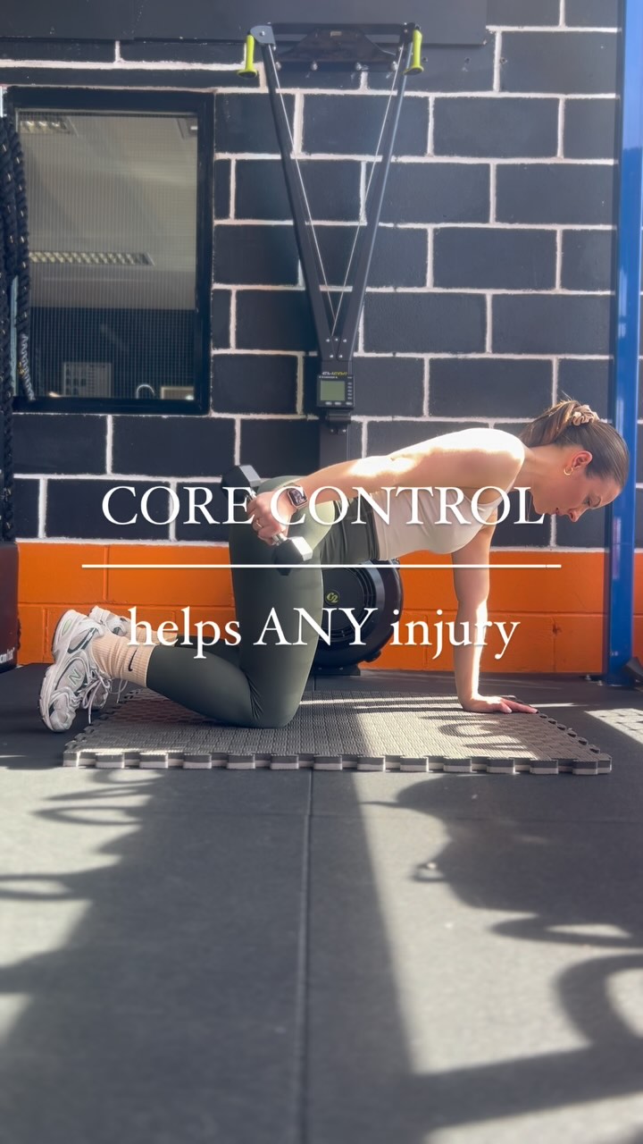 Cannot stress enough… have control over your movements and work your core. Not all training has to be heavy and quick!
-Use a 2kg dumbbell… yes 2kg!! These exercises are a killer on the core
-Move slow and controlled
-Have equal weight between all 3 floor contacts
-Activate your abs
-Keep head in line
Let us know what you think!
🙌🏼