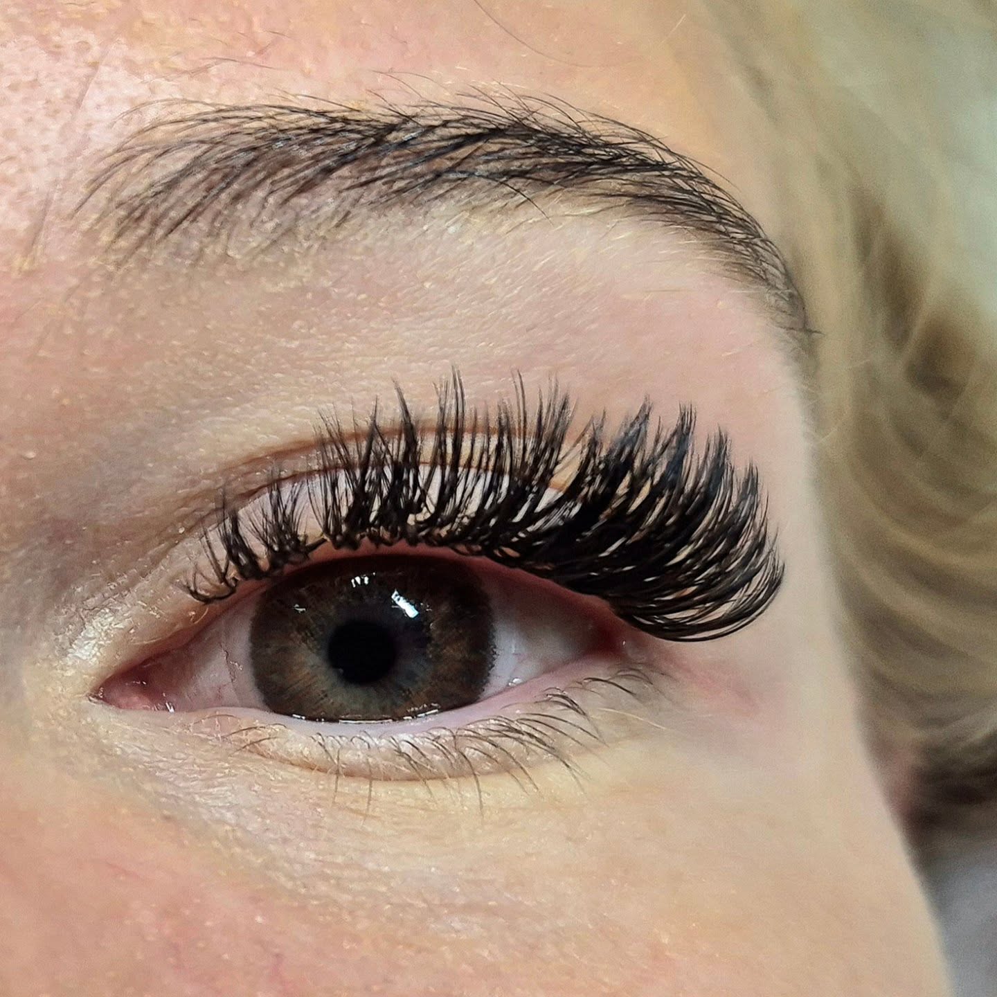 Wet lashes effect.#volumelashes #vippeekstensions #eyelashextensionsoslo #oslovipper #volumvipperoslo #vippeextensionsoslo #vipperextensions #vipperoslo #oslovipper #vipper #beautyoslo #vipperoslo #vipperartist#vipperfrogner #classiclashesextensions #eyelashdesign #vipperskøyen #vippermajorstuen #våtevipper #wetlasheseffectoslo#vippeløftoslo #eyelinereffectoslo# eyeshadoweffect #whispylashes#mixvipperoslo#hybridvipperoslo#