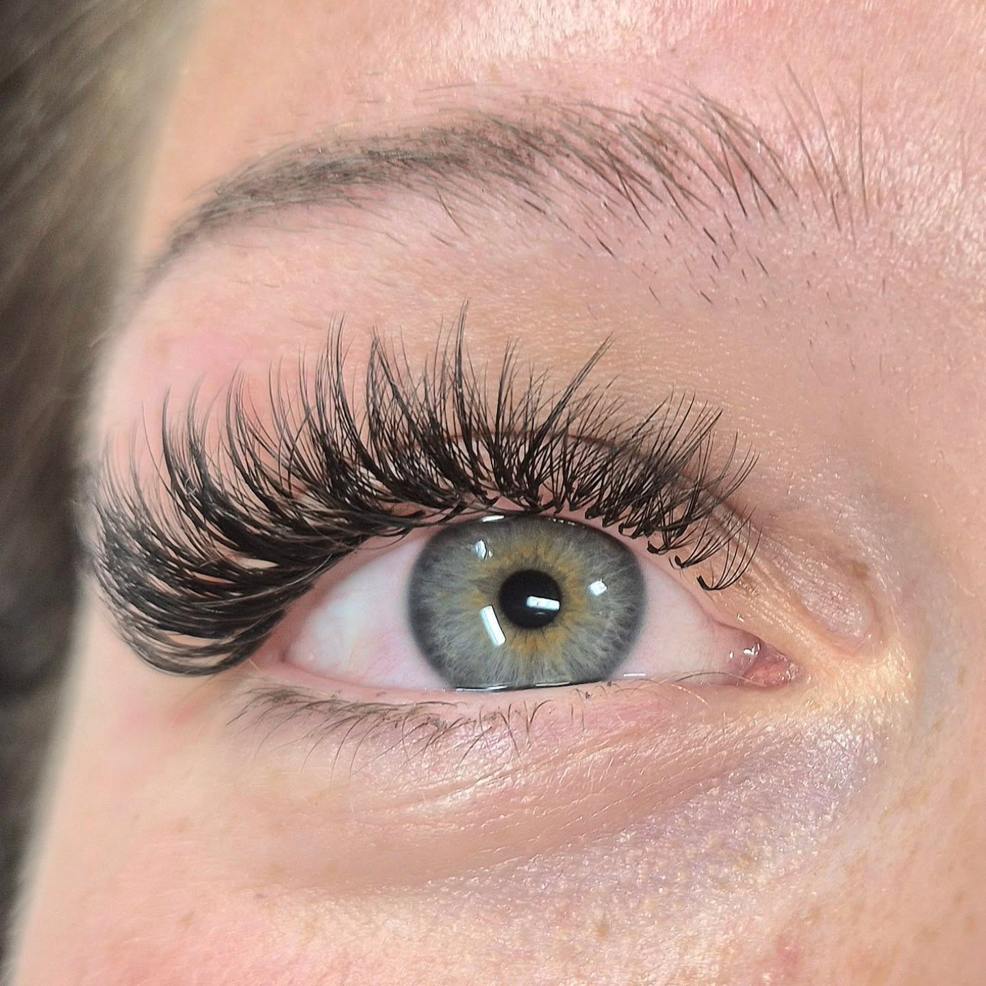Mix volume&whispy lashes#volumelashes #vippeekstensions #eyelashextensionsoslo #oslovipper #volumvipperoslo #vippeextensionsoslo #vipperextensions #vipperoslo #oslovipper #vipper #beautyoslo #vipperoslo #vipperartist#vipperfrogner #classiclashesextensions #eyelashdesign #vipperskøyen #vippermajorstuen #våtevipper #wetlasheseffectoslo#vippeløftoslo #eyelinereffectoslo# eyeshadoweffect #whispylashes#mixvipperoslo#hybridvipperoslo#