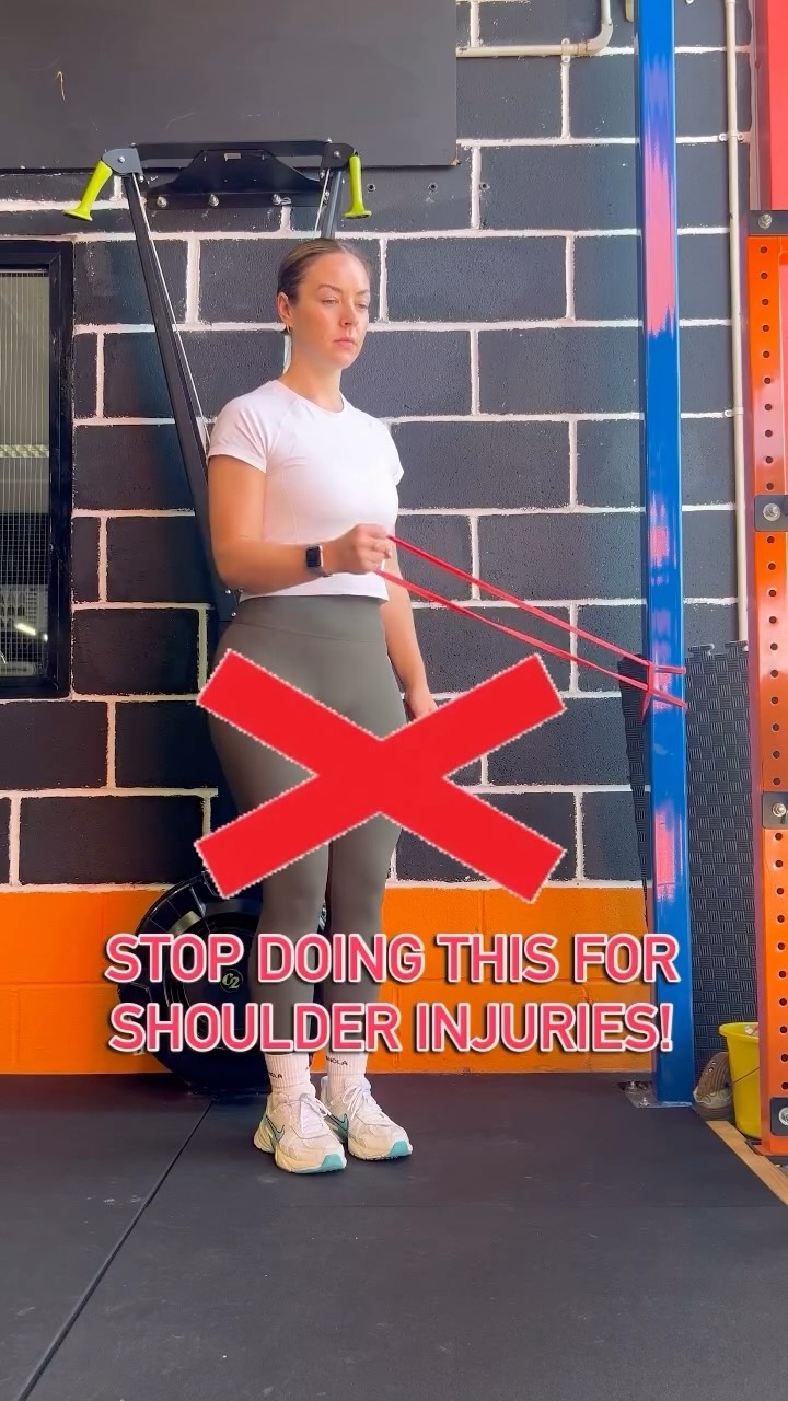 I never prescribe the first exercise!! Here’s why! 👇🏼
❗️Without actually setting the scapula, all this movement does is rotate the elbow which… the elbow isn’t suppose to do!
❗️Yes ok this exercise works the rotator cuff… BUT WHICH ONE? What a lot of people don’t know is there are 4 rotator cuff muscles… so which one of yours is injured?
❗️Most of the time this exercise is done quickly using a band with little resistance, causing excessive use of the shoulder joint rather than the muscle themselves!
⭐️Let’s get creative, let’s test the rotator cuff and shoulder and find out which part is actually injured, let’s give you exercises suited to YOU, your lifestyle and the exercise or sport you wish to do!
#hdsportstherapy #selbyphysio #sportsphysio #shoulderrehab #shoulderexercises