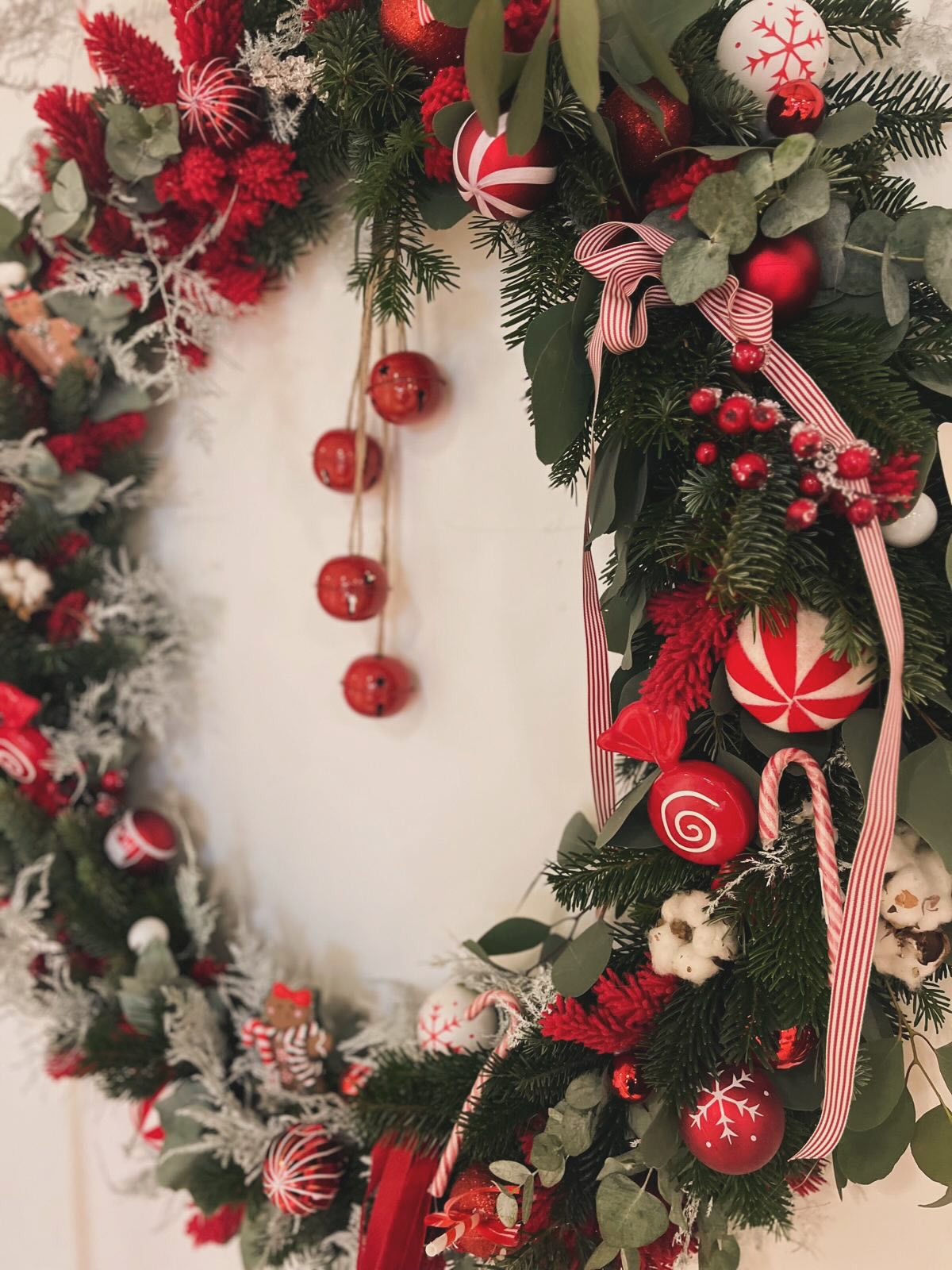 Création de couronnes de Noël pour @2c2lconseils
Réalisées à l’atelier par Alexandrine.
Pour votre décoration de Noël 🎄faites appel à @breizhloue : fleurs, couronnes, vases, bougies sont disponibles à la location pour vos week-end festifs.
#christmasiscoming🎄 #breizhloue #breizhlouefleurs