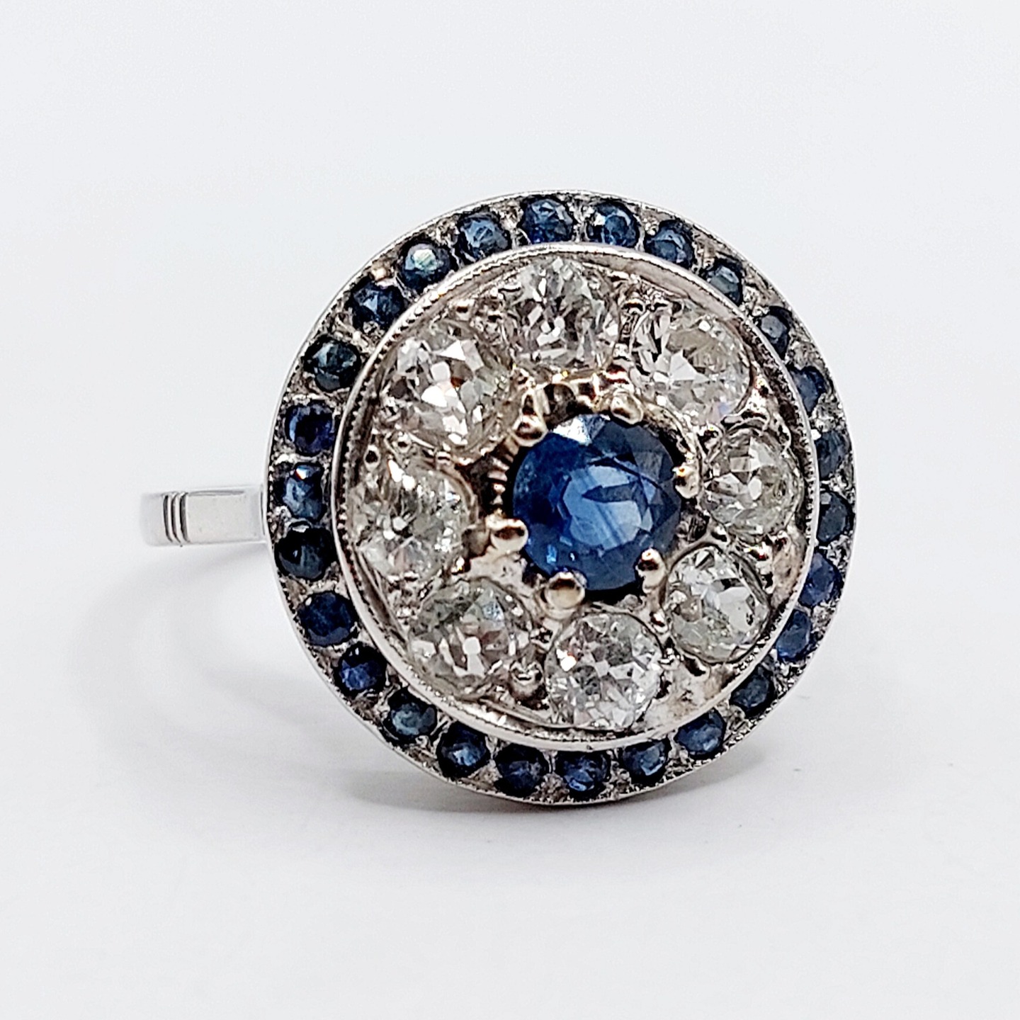 // SOLD \\ French Art Deco target ring set with a 0.40 carat sapphire surrounded by 1.00 carats of old mine cut diamonds and small sapphires (circa 1950)
PRICE : 2200€
Magnificent French Art Deco craftsmanship
Size: 51 FR / 5.75 US
Weight: 5.18 g
Sapphire size: approximately 4.6 mm (estimated at 0.40 carats)
Diamond size (x8): approximately 3 to 3.5 mm (estimated at 1.00 carats total)
Head size: 16 mm
Micro scratches from use
Dog's head hallmark and partial goldsmith's hallmark (French hallmark)
#frenchjewelry #diamond #diamondring #antiquering #victorian #victorianring #marquisering #augustusjewels #vintagering #daisyring #daimondhaloring #tragetring #oldminecut #oldminecutdiamond #oldeuropeancutdiamond