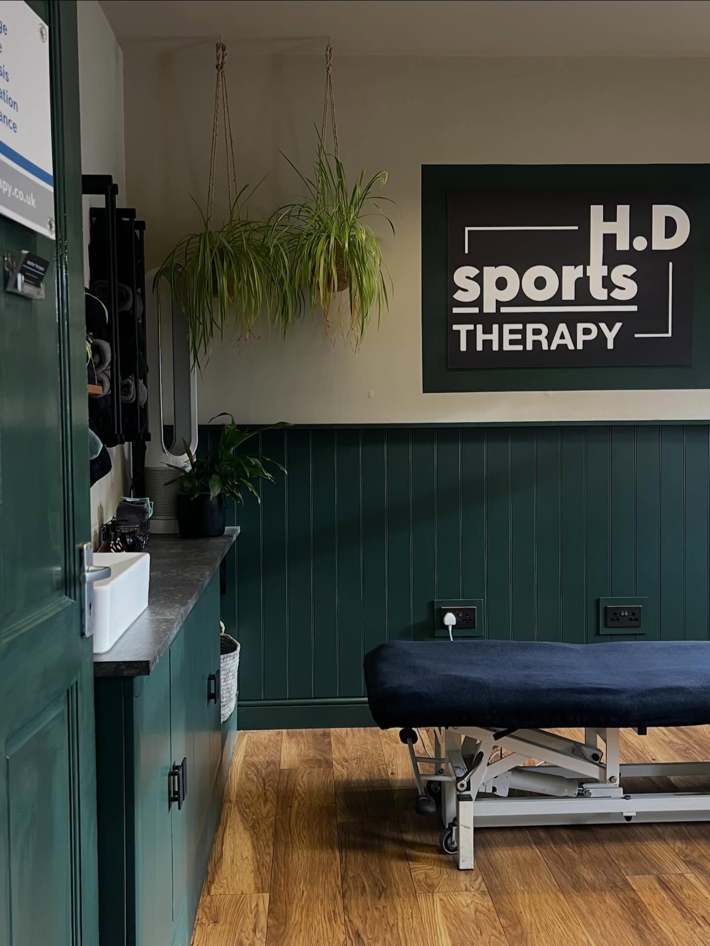 Wondering whether a Sports Therapist is who you need to book with?
Some of the conditions we treat…
🏃🏽➡️ Back pain
🏃🏽➡️ General muscular tightness
🏃🏽➡️ Post surgery tissue healing and rehab
🏃🏽➡️ Sports injuries
🏃🏽➡️ Work related injury
🏃🏽➡️ Aged related physical care
🏃🏽➡️ Arthritis
To book visit our website 🙌🏼