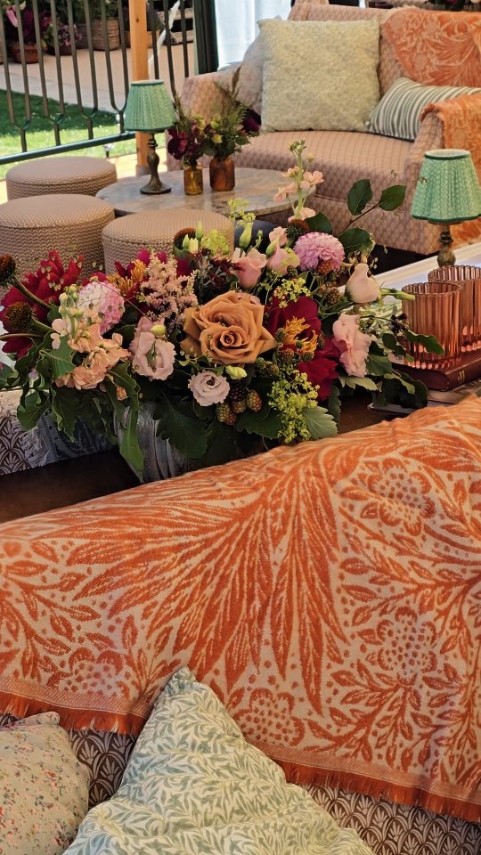 Bridgerton vibes with homage to William
Morris, in a perfect English summer garden -
@stonorpark
As always, exquisite design @coterielondon
Furniture and dècor @loungeandlinger
.
#outdoorfurniture #eventplanner #furniturehire #eventstyling #williammorris