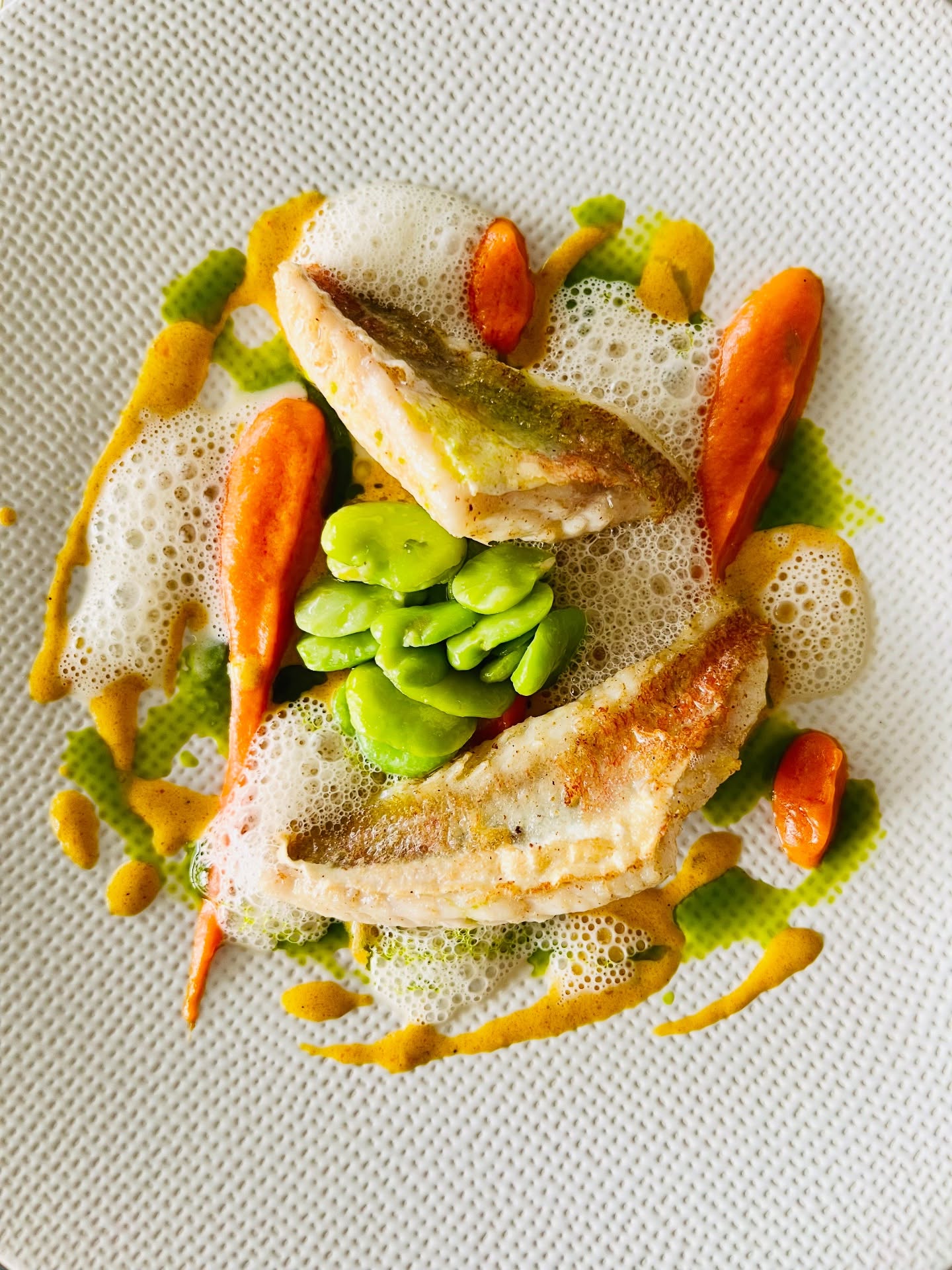 Arrivé frais ce matin, puis sublimé par notre chef en une création aussi élégante que savoureuse.
Réservez votre table et venez découvrir notre suggestion de la semaine.
.
#chanteloupenbrie #valdeurope #disneylandparís #gastronomiefrancaise #luxurydining