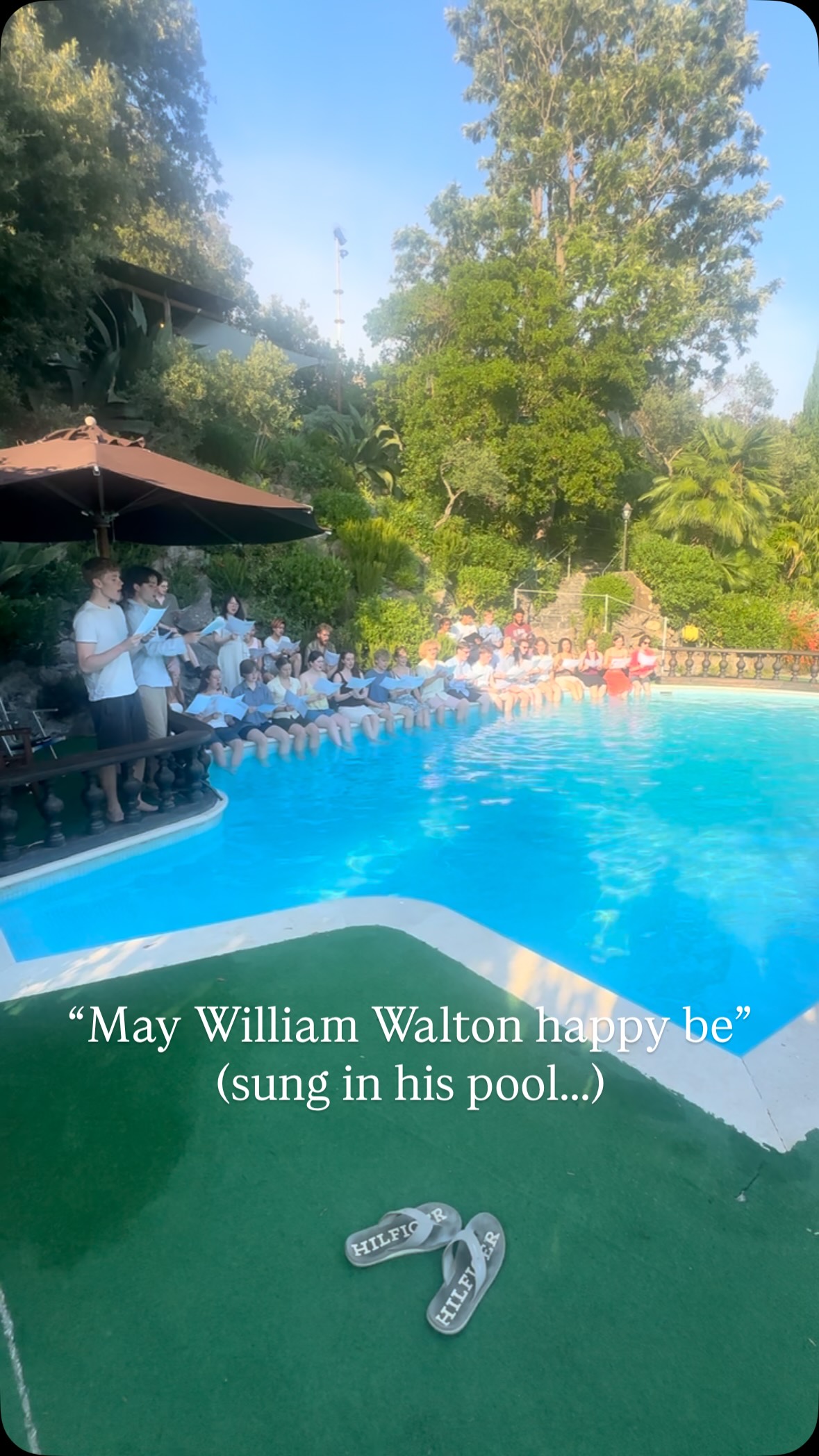“May William Walton happy be in health, and wealth, and harmony”
Herbert Howells’ ‘A Grace for 10 Downing Street’, written for a 70th birthday dinner for Walton hosted by Prime Minister Edward Health in 1972, sung in the pool of Walton’s home La Mortella on the island of Ischia in Italy. An amazing setting for our final concert of the year!
#ClareChoir #WilliamWalton #Ischia #LaMortella