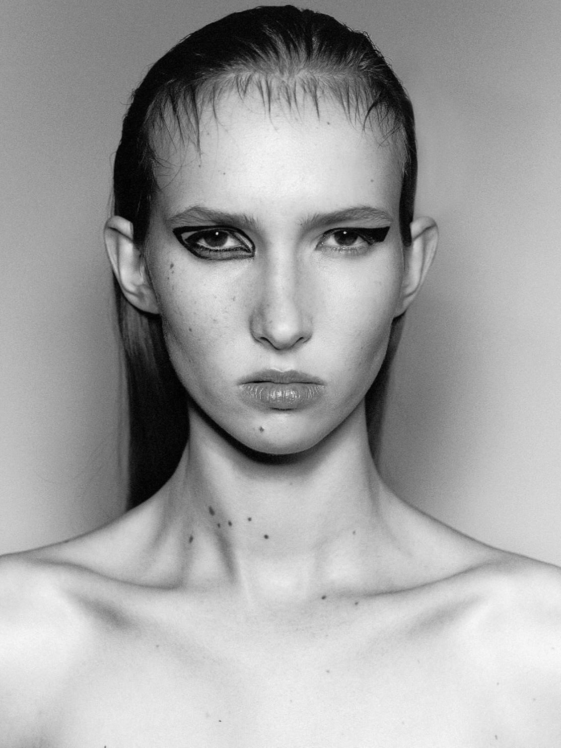 W H E N B O R E D 📸 👽 ⚔️
Photographer @pieter.hugo.official
Hairstyling Makeup @claudinethequeen @gloss_artist_management
using @balmainhair @haircouture_germany
Styling @ulricaknutsdotter
Styling Assistant @deborahhowett
Model @kelsealouise21 @twentymodelmanagement
Lighting Jansen Van Staden