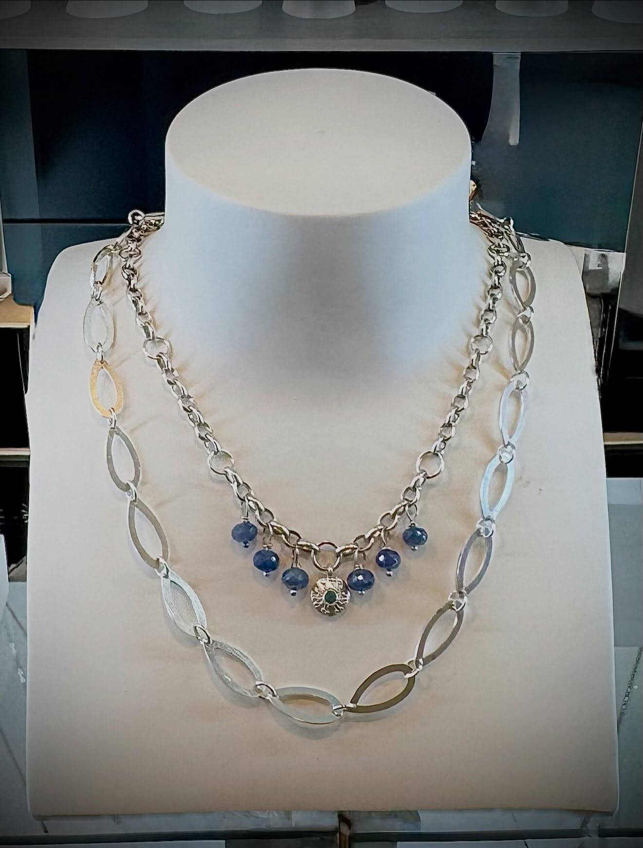 Down @starbrewerygallerylewes this week I have a selection of jewellery to try and buy.
#oneweekonly‼️
11-19th July 11am -4pm
#lisahamiltonjewellery
#buysussexmade
#sapphirenecklace