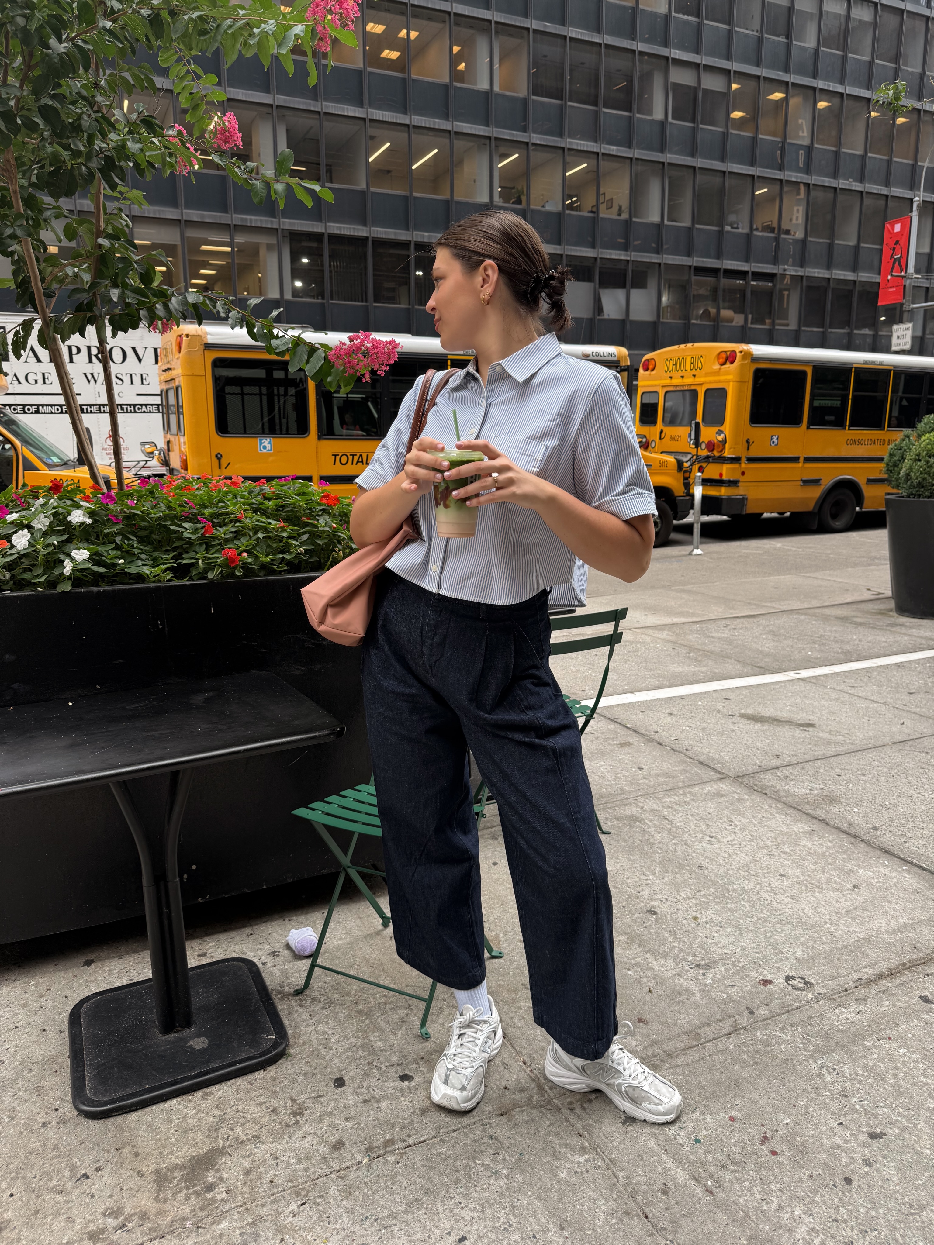 spending more and more time in manhattan these days
shoes @newbalance
shirt @maevebyanthro
pants @uniqlousa
purse @longchamp
engagement ring @elijahelf
