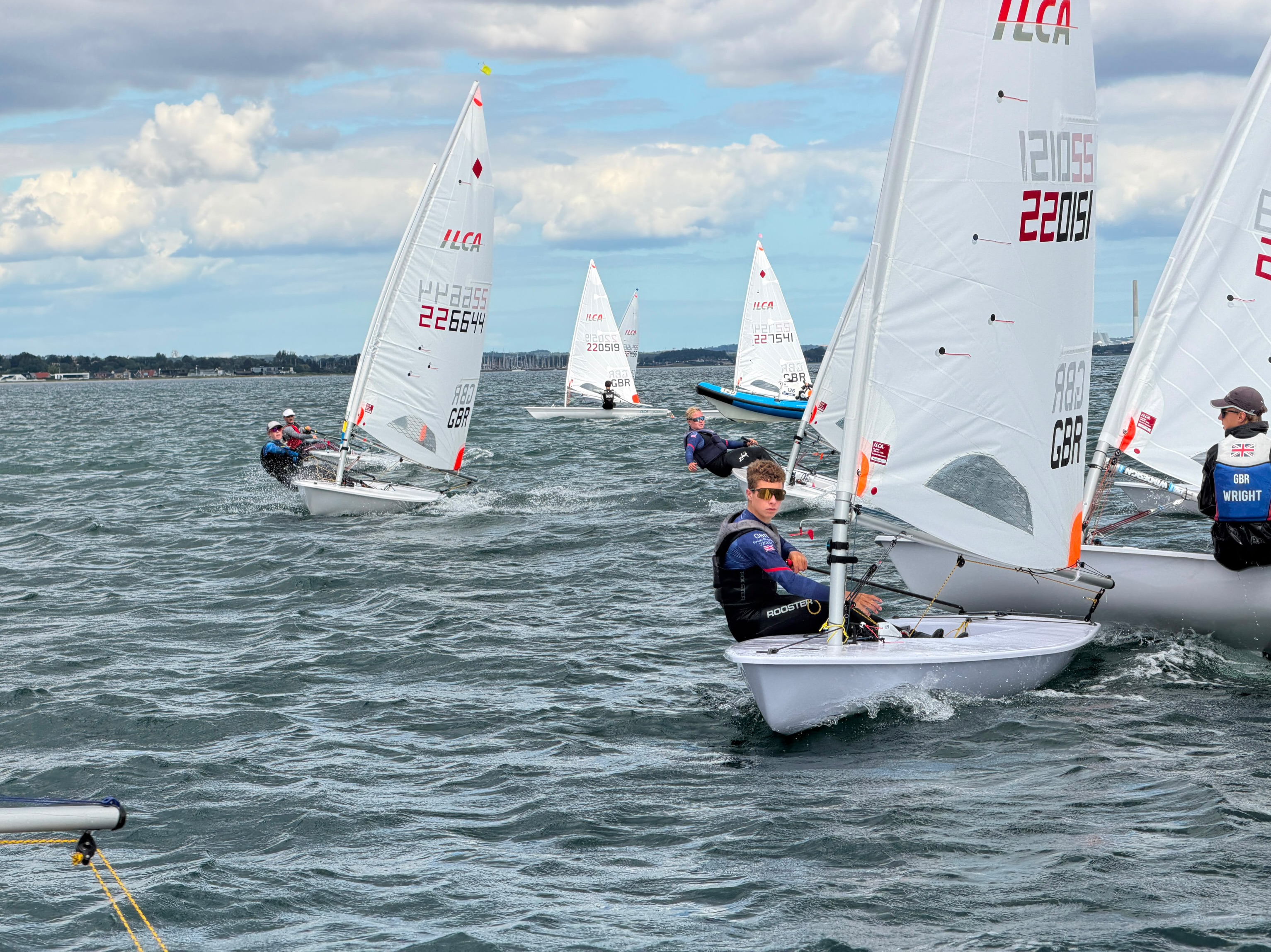 Some of the best 📸 from Day 1 of our pre-training in Aarhus.
📷@kai_wolgram
#sucessateverylevel #ilca4 #youthsailing