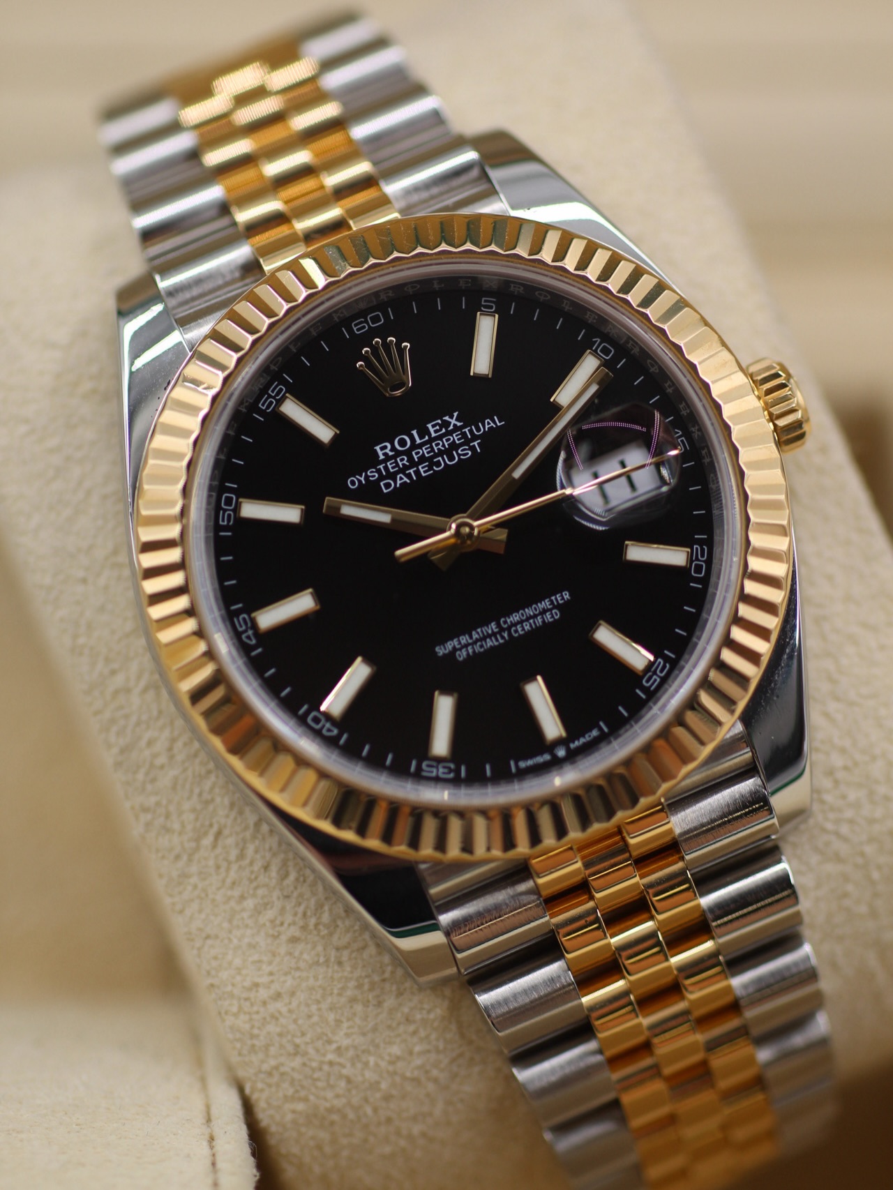 Steel & gold combined with black — a combination that just works. Rolex Datejust 41, reference 126333. A classic config