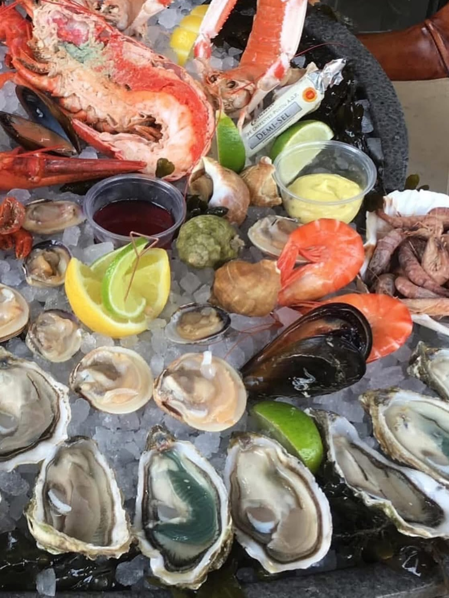 Retrouvez nos plateaux de fruits de mer dès demain midi, à déguster seul ou à partager… 🥰🦪
Belle soirée à tous !!! ☺️