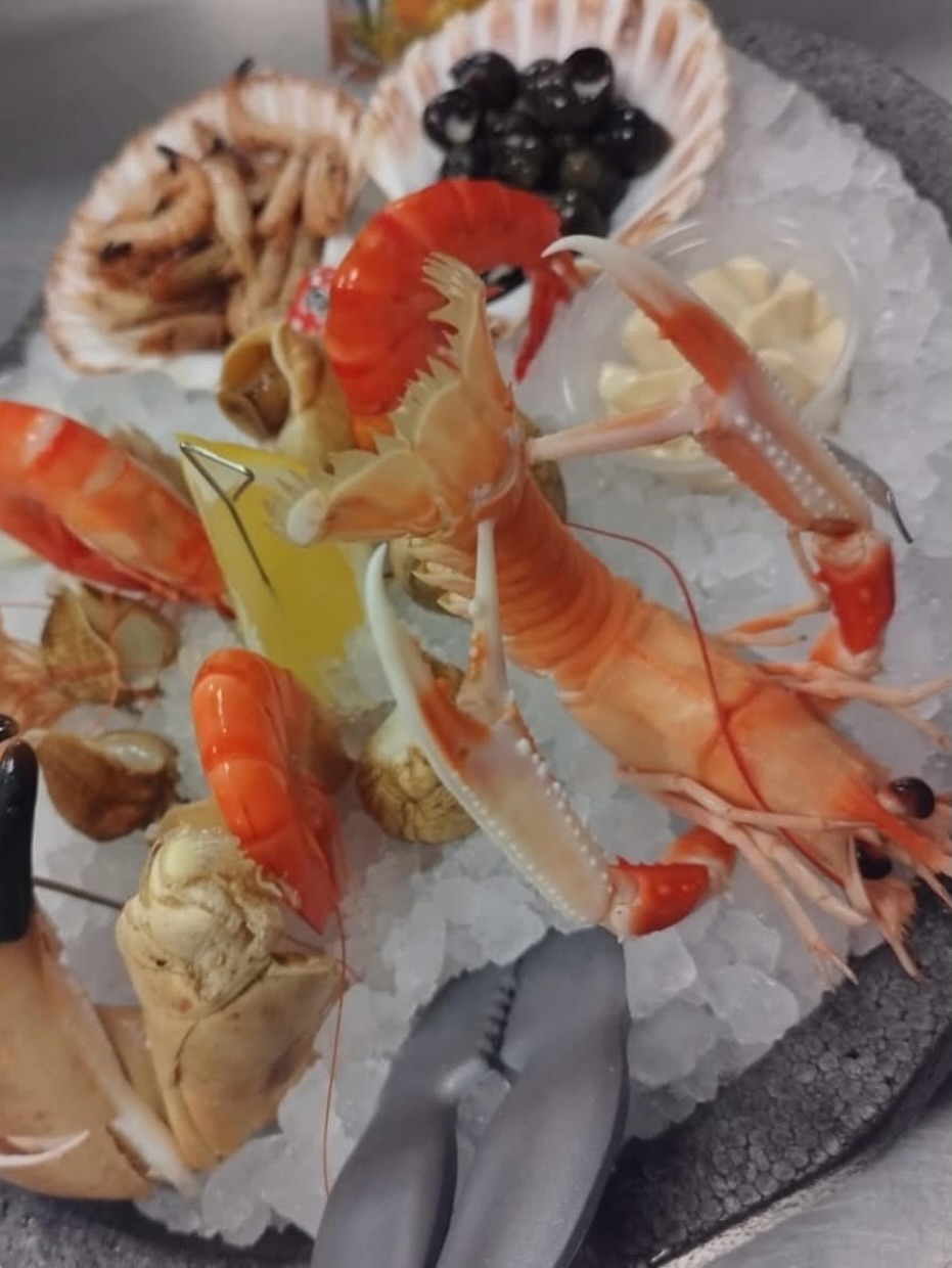 Retrouvez nos plateaux de fruits de mer dès demain midi, à déguster seul ou à partager… 🥰🦪
Belle soirée à tous !!! ☺️