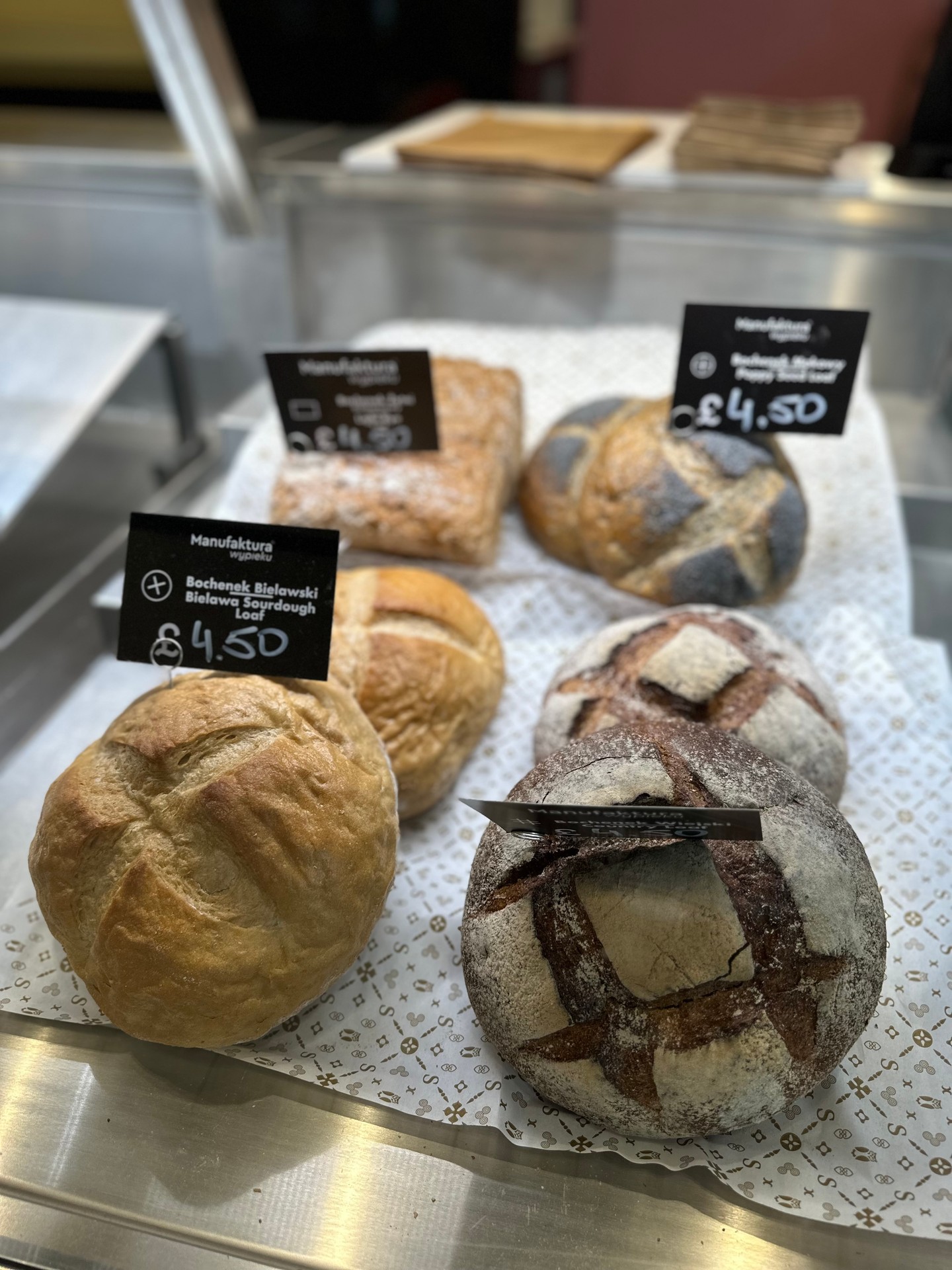 ✨ 🥖 Did you know that @bitemesutton on Level 1 sells delicious fresh-baked loaves and cookies?
Pop by to grab your weekly loaf, and treat yourself to a relaxing cuppa and a tasty break while you're here! ☕🍪