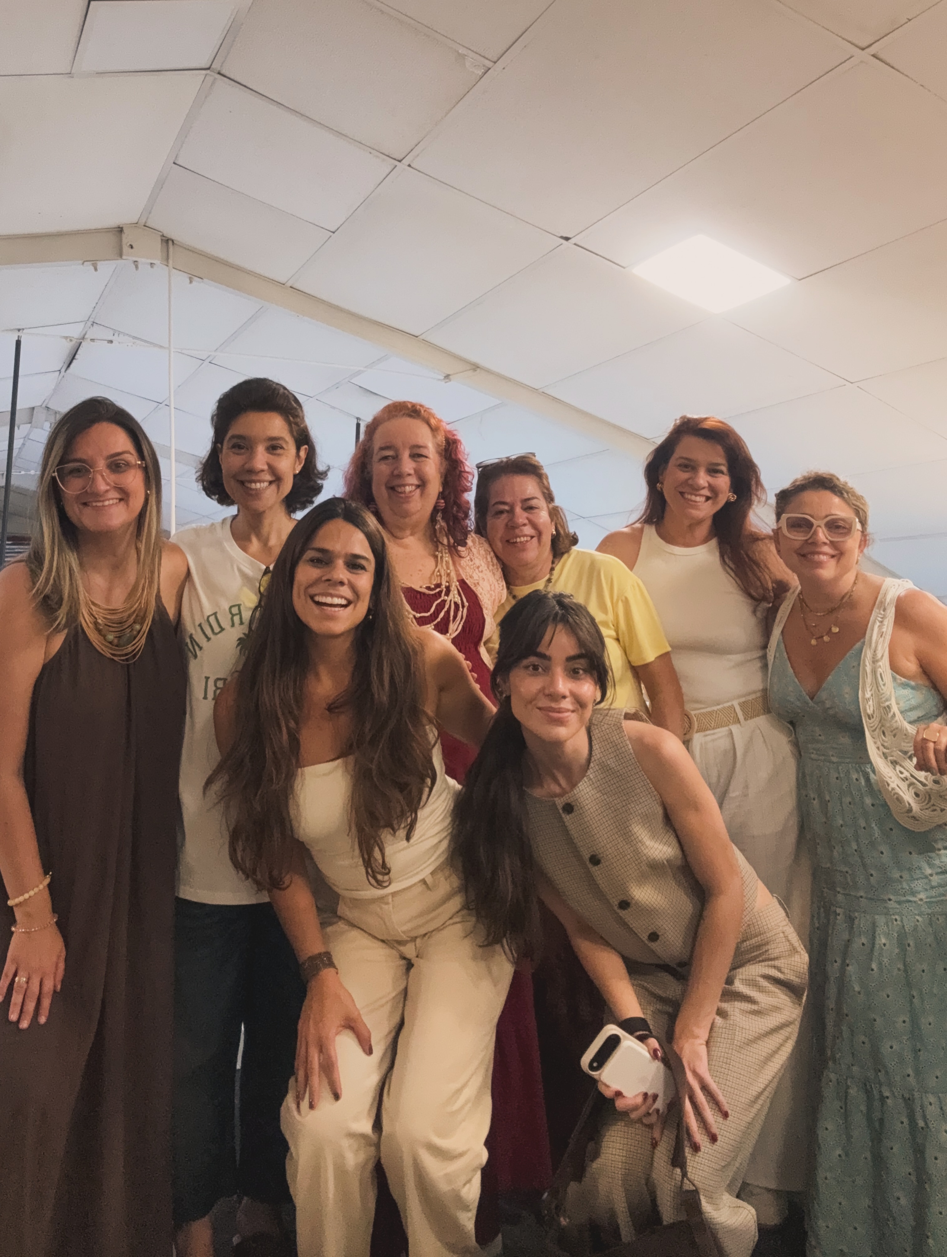 um pouquinho de como foi o workshop Crie Seu Oráculo na semana passada!
magico, amoroso, potente, autentico 🔮✨
um oráculo serve para nos relembrar da nossa luz em momentos de escuridão
uma ferramenta potente, amorosa, intuitiva, feminina e ancestral!
que bom receber vocês meninas! Que bom rever vocês, que saudades que eu estava desses abraços quentinhos 🤍
último workshop esse sábado e ÚLTIMAS 2 vagas!!!!
se for sua comenta aqui 👇🏽 É MINHA!
Papeis usados para as nossas cartas foram @cansonbr tintas @dalerrowney1783 🤍
Gratidão pelo apoio de sempre @acasadoartista