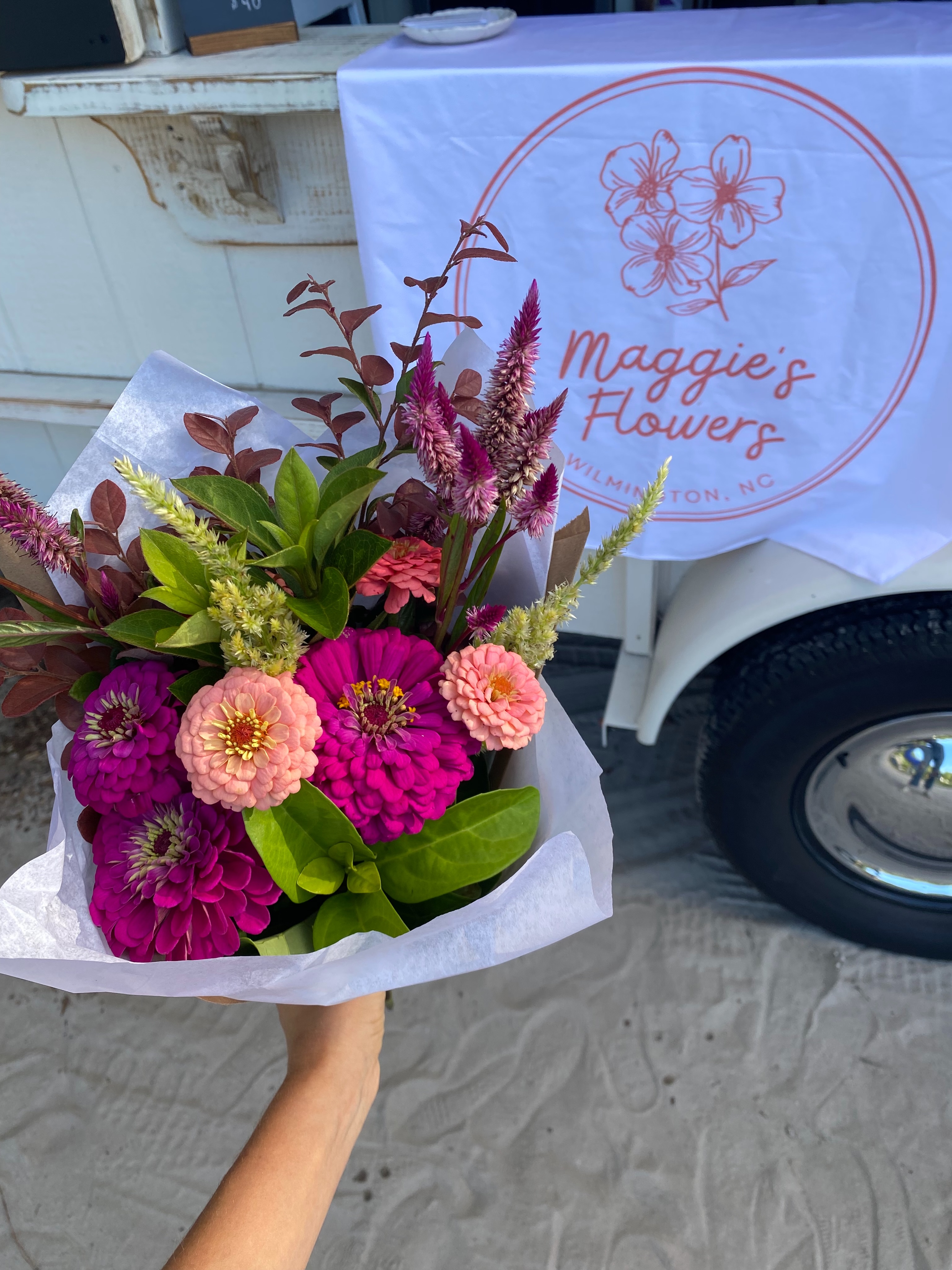 Good morning!! 📣
Catch us at Poplar Grove from 9am–1pm today and every Wednesday through the end of September! 🌳💛
UPCOMING MARKETS
Wrightsville Beach Farmers Market
📍 WB Park
📅 Every other Monday (9/14, 9,28, 10/12, 10/28)
🕐 8am–1pm
Poplar Grove Open Air Market
📍 Poplar Grove Plantation
📅 Every Wednesday through the end of September (9/9, 9/16, 9/23, 9/30)
🕐 9am–1pm
Come get your flower fix! 🌸💗
#wilmingtonnc #wilmingtonmoms #thingstodowilmington #shoplocalwilmington #ncagritourism