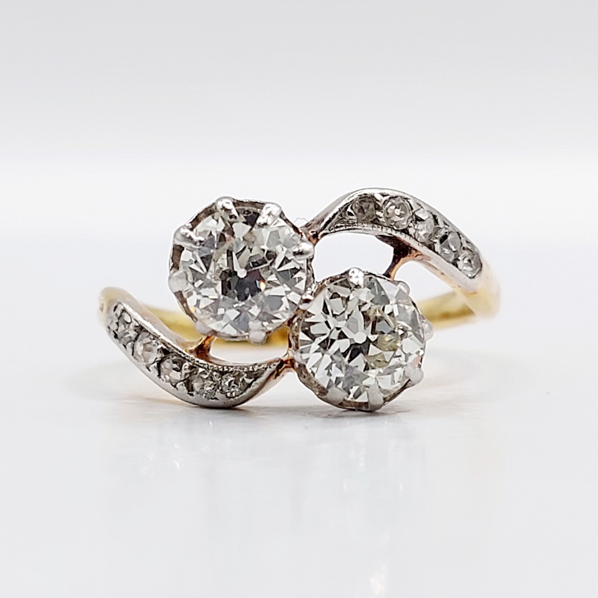 French Antique toi et moi ring 18k gold and platinum set with 1.20 carats of old european cut diamonds surrounded by small old mine cut diamonds in a scroll setting (circa 1900)
PRICE : 2100€
Magnificent and rare antique French work from the late 19th century
Size: 52 FR / 6 US
Weight: 3.24 g
Head width: 9.7 mm
Main diamond size: approximately 5.5/5.4 mm (estimated total of 1.20 carats)
Diamonds are nearly white, in good overall condition (a few tiny scratches on the edges and traces of rough diamond on the sides) small inclusions visible only under magnification
Micro scratches from use and traces of previous resizing (slight deformation of the band)
Owl and mascaron hallmark (French hallmark)
#frenchjewelry #diamond #diamondring #antiquering #victorian #victorianring #marquisering #augustusjewels #vintagering #daisyring #daimondhaloring #tragetring #oldminecut #oldminecutdiamond #tourbillonring #tourbillon