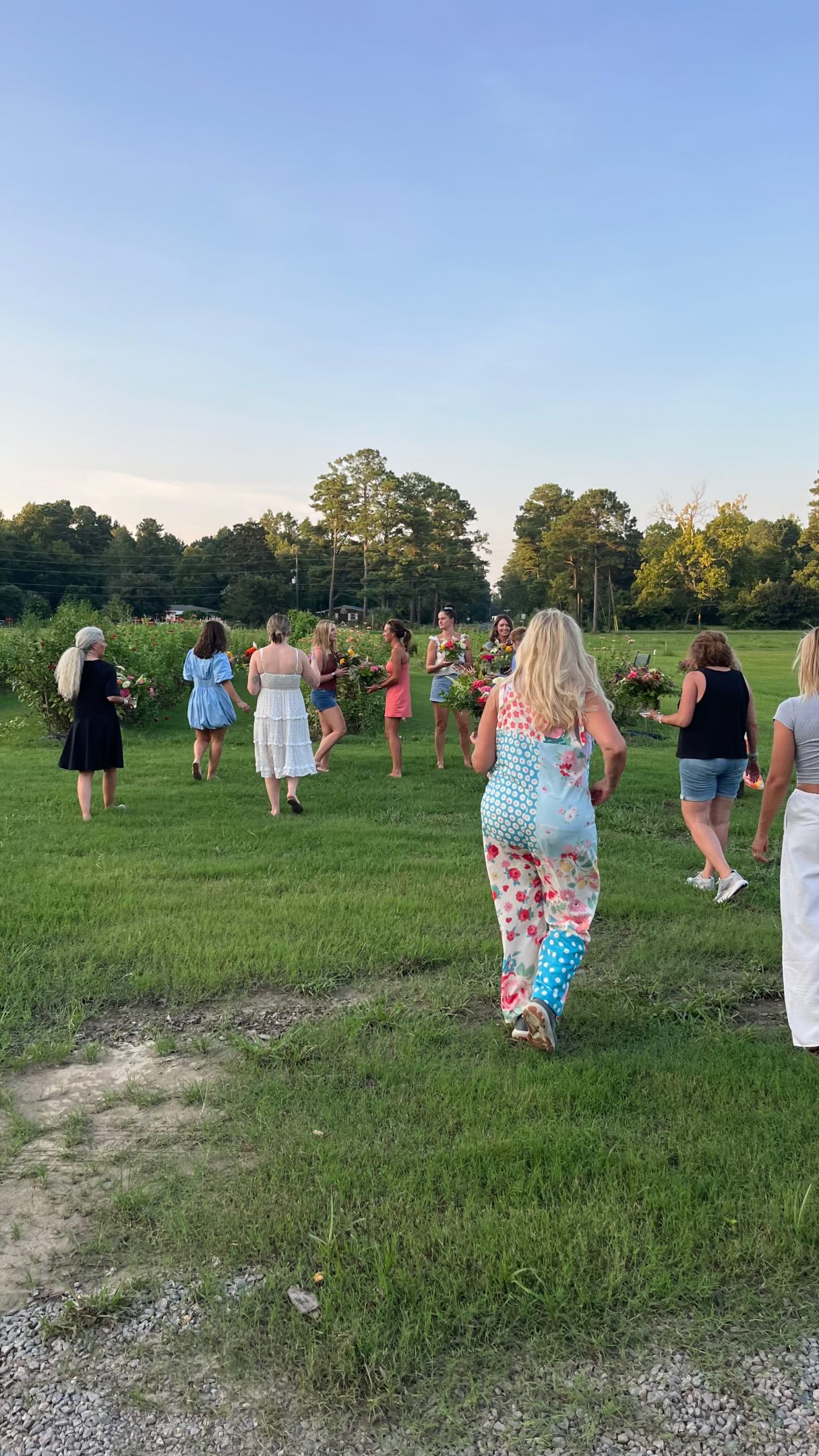 Looking back over our first season & feeling so blessed! 💛🌾
Missing our workshop groups just a little extra these days 💐
I think we are in need of some fall & winter workshops, don’t you? Wreath making anyone?