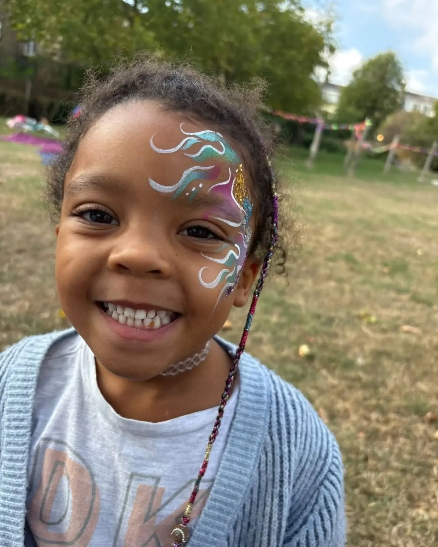 What a fabulous event yesterday!
We welcomed 70 families to Palmer's Estate Field, in a celebration of community and nature.
Bringing four local community groups together, we ate cake, played conkers, weaved, whittled, moved and sloooowed dowwwwn...
Thank you to everyone who made it the perfect Autumn Sunday morning 🍂