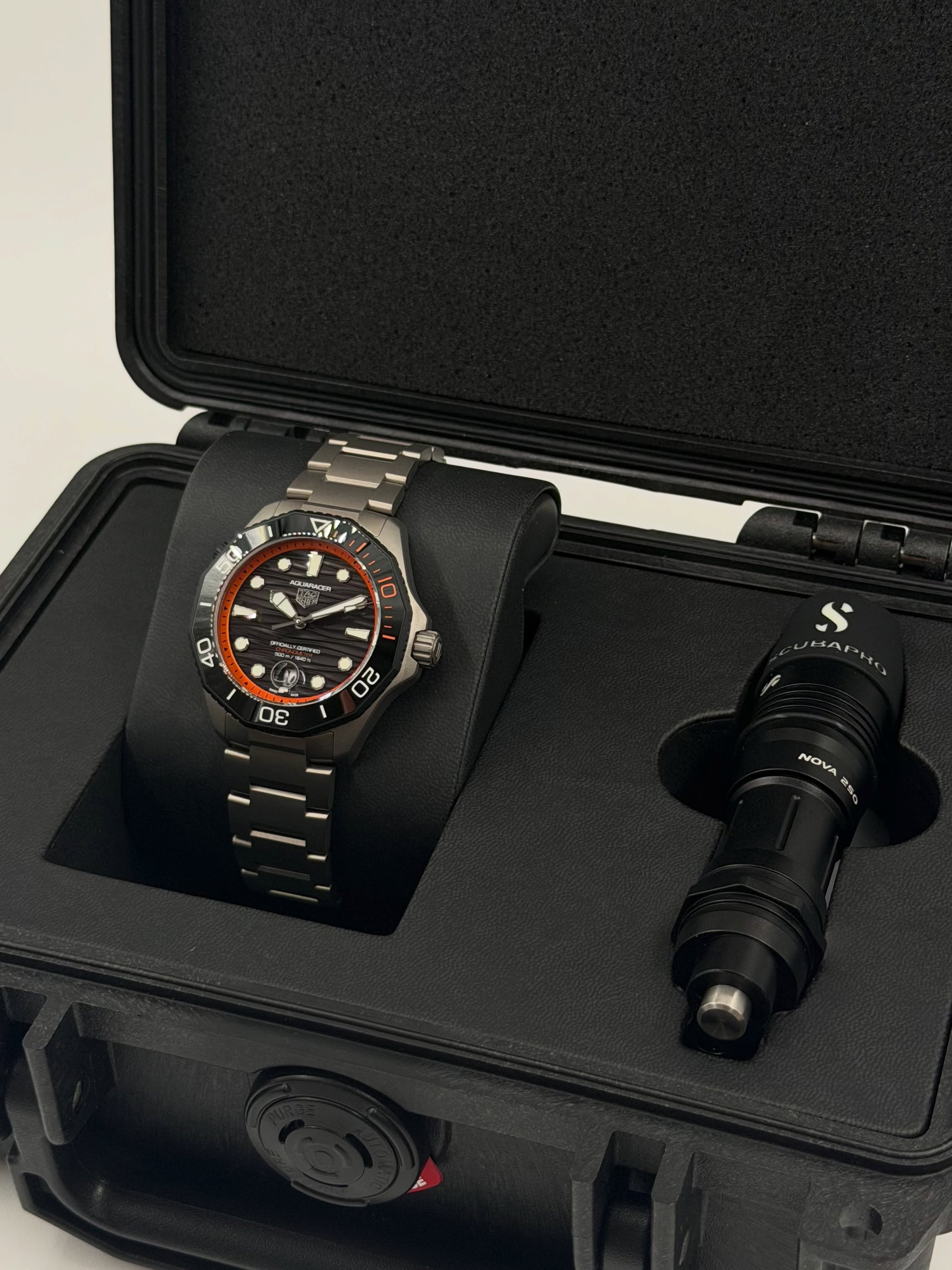 Something a little different from TAG Heuer — inside and outside the box 🤿. TAG Heuer Aquaracer 500m Limited Edition